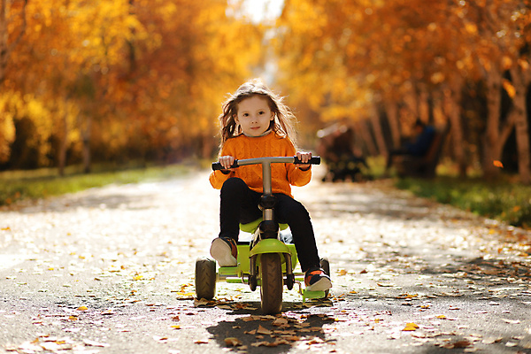 포토 JPG 해외이미지 백인 1 계절 공원 행복 얼굴 어린이 잎 자연 놀이 아침 한명 웃음 사람 야외 컬러풀 뷰티 노란색 자전거 기쁨 표현 승차 숲 작음 9월 10월 스타일 해외202309 해외포토 주간 서양인 식물 공공시설 감정 컬러 모션 표정 신체부위 바이크 날짜 크기 생태계 파일형식