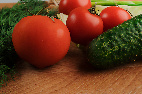 포토 JPG 해외이미지 식물 음식 조각 백그라운드 잎 농업 다이어트 토마토 채소 과일 재료 자연 양파 오이 건강 마늘 요리 사람없음 목재 빨간색 초록색 세트 주방 버섯 샐러드 신선 시장 칼 상추 자르기 먹기 향신료 준비 유기농 양배추 날것 후추 내추럴 숙성 채식주의자 총각무 해외202309 해외포토 나무 웰빙 산업 컬러 모션 무 생태계 채식 향미료 파일형식