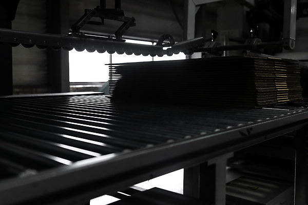 포토 JPG 해외이미지 산업 종이 공장 사람없음 상자 쌓기 재활용 제조 친환경 흙더미 판지 분류 생태학 컨베어밸트 해외202309 해외포토 교육 공업 모션 환경 기계 흙 파일형식 더미