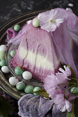 포토 JPG 해외이미지 꽃잎 분홍색 봄꽃 사람없음 장식 케이크 원예 부활절계란 해외202309 해외포토 꽃 컬러 디저트 부활절 취미 계란 봄 파일형식