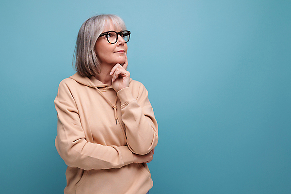 포토 JPG 해외이미지 백인 여자 행복 할머니 얼굴 중년 포즈 백그라운드 아이디어 실내 건강 한명 미소 치료 뷰티 믿음 피부 순수 스킨케어 반대 고립 돌봄 옛날 노화 카피스페이스 해외202309 해외포토 서양인 1 노년 감정 컨셉 의학 모션 표정 사람 성인 내부 신체부위 공백 파일형식