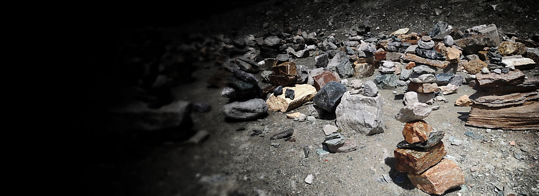 포토 JPG 해외이미지 선 백그라운드 컨셉 불교 자연 하늘 휴식 산 건강 사람없음 여름 쌓기 평화 탑 화목 침묵 조약돌 바위 배열 심볼 명상 피라미드 심플 테라피 흙더미 내추럴 평형 카피스페이스 해외202309 해외포토 건축물 계절 종교 모션 뷰티 수영 소리 흙 공백 돌_바위 생태계 랜드마크 파일형식 더미