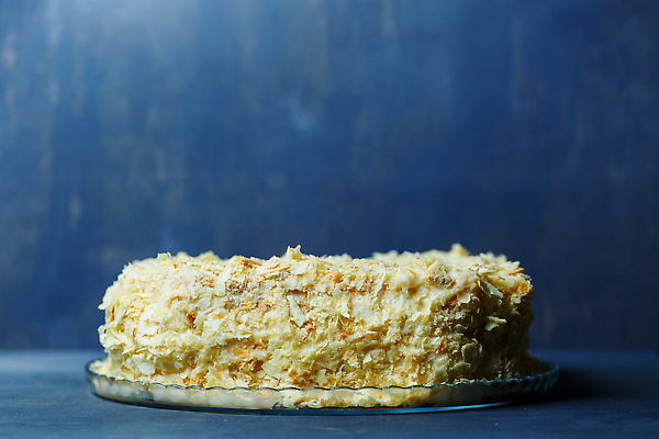 포토 JPG 해외이미지 전통 접시 음식 조각 백그라운드 재료 부분 휴가 디저트 건강 사람없음 목재 장식 뷰티 갈색 케이크 초콜릿 식사 빵집 흰색 시골 축하 신선 생일 우아함 달콤 맛 아침식사 설탕 굽기 먹기 크림 정사각형 퍼프 층 프랑스어 점심식사 나폴레옹 커스터드 페스츄리 핸드메이드 맛있는 해외202309 해외포토 도형 나무 문자 식기 기념일 빵 컬러 컨셉 모션 상점 구이 파일형식