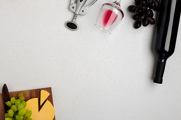 포토 JPG 해외이미지 백그라운드 와인잔 포도 치즈 사람없음 와인 축하 와인병 와인오프너 나무도마 카피스페이스 해외202309 해외포토 컨셉 술잔 과일 병_용기 유제품 도마 주류 목재 공백 병따개 파일형식