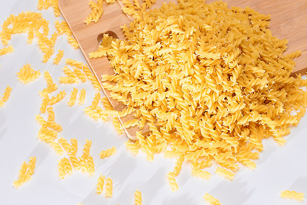 포토 JPG 해외이미지 음식 건조 파스타 나선형 사람없음 이탈리아 밀 날것 마카로니 목판 생식 해로움 푸질리 해외202309 해외포토 유럽 컨셉 무늬 식재료 곡류 서양음식 파스타면 파일형식