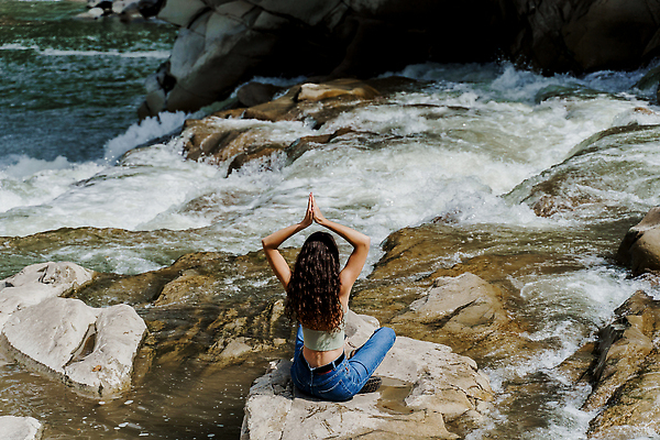 포토 JPG 해외이미지 공원 유럽 호수 여행 백그라운드 요가 자연 하늘 산 아이슬란드 한명 야외 초록색 물 강 뷰티 환경 중국 힘 폭포 흐름 추위 슬픔 개울 떨어짐 숲 빙하 내추럴 랜드마크 스칸디나비아 해외202309 해외포토 자연요소 1 웰빙 공공시설 감정 나라 아시아 컬러 컨셉 사람 생태계 파일형식
