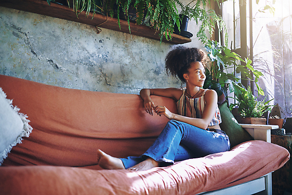 포토 JPG 해외이미지 식물 1 라이프스타일 웰빙 여자 행복 얼굴 백그라운드 아파트 주택 건강 한명 사람 성인 일상 컬러풀 뷰티 화목 고요 성장 표현 신선 긍정 내추럴 돌봄 위생관리 여자한명만 카피스페이스 해외202309 해외포토 감정 컬러 컨셉 모션 관리 건물 라이프 생활 신체부위 공백 여자만 파일형식