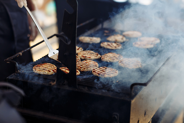 포토 JPG 해외이미지 음식 재료 육류 돼지고기 스테이크 요리 비프스테이크 사람없음 야외 소풍 식당 식사 저녁식사 소고기 튀김 햄버거 신선 맛 그릴 상품 바비큐 굽기 먹기 유기농 날것 롤 패티 단백질 번 송아지고기 해로움 맛있는 해외202309 해외포토 웰빙 빵 컨셉 식재료 모션 주방용품 패스트푸드 서양음식 야외활동 상점 구이 영양소 파일형식