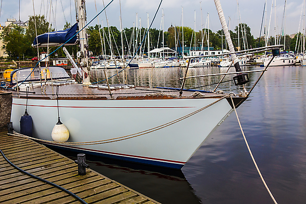 포토 JPG 해외이미지 라이프스타일 유럽 스포츠 바다 여행 요트 교통시설 하늘 휴가 항해 사람없음 야외 물 파란색 뷰티 반사 항구 도시 만 보트 고급 크루즈 주차 지중해 정박 휴양지 함선 포트 타운 해외202309 해외포토 자연요소 나라 컬러 교통 컨셉 배_교통 생활 장소 시설 파일형식