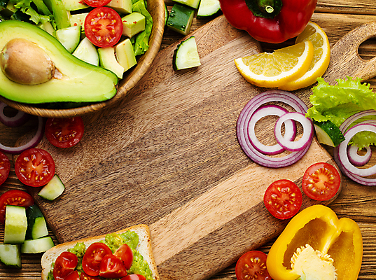 포토 JPG 해외이미지 토마토 오이 파프리카 사람없음 샐러드 양상추 레몬 식빵 나무바닥 슬라이스 토스트 아보카도 나무그릇 나무도마 적양파 카피스페이스 오픈샌드위치 해외202309 해외포토 그릇 음식 빵 채소 과일 양파 바닥 도마 샌드위치 목재 공백 파일형식