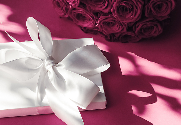 포토 JPG 해외이미지 행복 리본 분홍색 꽃다발 사랑 사람없음 선물상자 로맨틱 해외202309 해외포토 꽃 감정 컬러 컨셉 선물 상자 파일형식