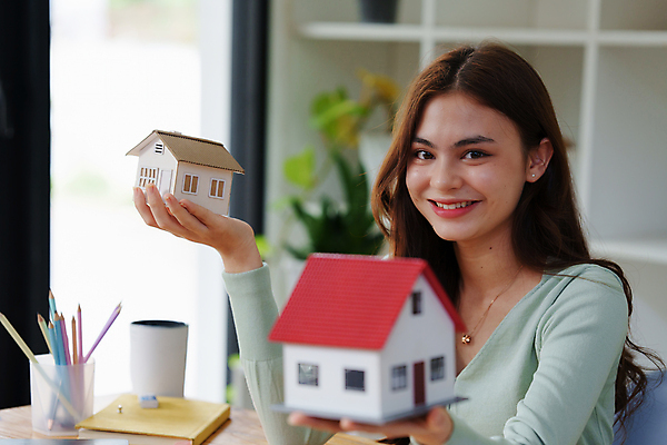포토 JPG 해외이미지 모델 직업 모션 열쇠 부동산 악수 아파트 주택 실내 한명 정장 금융 판매 세일 거래 재산 구매 중개인 고객 계약 주기 경영자 문서 투자 상업 보여주기 주인 보험 변호사 대출 렌탈 매각 부동산중개인 진짜 소유 제의 해외202309 해외포토 1 옷 비즈니스 사람 손짓 내부 건물 경제 쇼핑 리더 파일형식