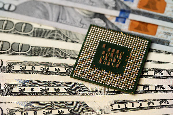 포토 JPG 해외이미지 종이 백그라운드 지폐 돈 비즈니스 기술 사람없음 금융 컴퓨터 달러 디지털 자료 미국 장비 저축 정보 재산 묘사 순환 투자 반도체 전자 시스템 이익 계산서 마더보드 프로세서 하드웨어 핵심 해외202309 해외포토 북아메리카 모션 경제 전자제품 파일형식