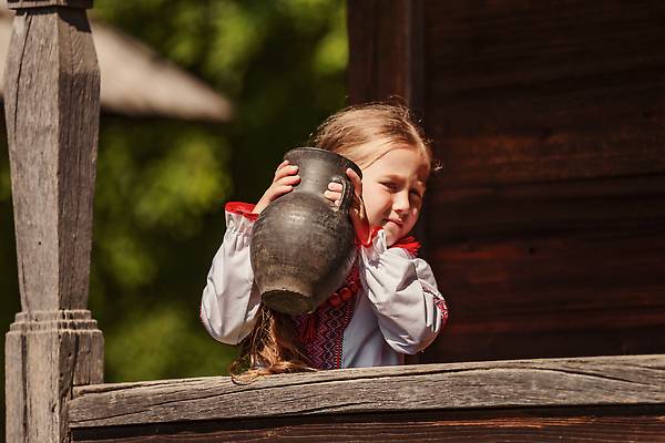 포토 JPG 해외이미지 식물 백인 전통 라이프스타일 옷 꽃 딸 행복 문화 어린이 포즈 백그라운드 자연 새로움 건강 한명 미소 사람 뷰티 노란색 유행 육아 흰색 아기 직물 달콤 아침식사 시리얼 데이지 애국심 내추럴 독립기념일 우크라이나 전국 해외202309 해외포토 서양인 1 기념일 감정 유럽 음식 컬러 컨셉 가족 표정 생활 식사 맛 생태계 독립 파일형식