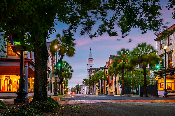 포토 JPG 해외이미지 공원 여행 건축양식 거리 사람없음 도시풍경 교회 미국 황혼 일몰 새벽 수확 역사 도심 야간 저녁 타운 스카이라인 남쪽 프랑스어 구역 랜드마크 해외202309 해외포토 자연요소 문자 공공시설 건축 북아메리카 농업 종교건축 풍경 건물 노을 도시 방향 파일형식