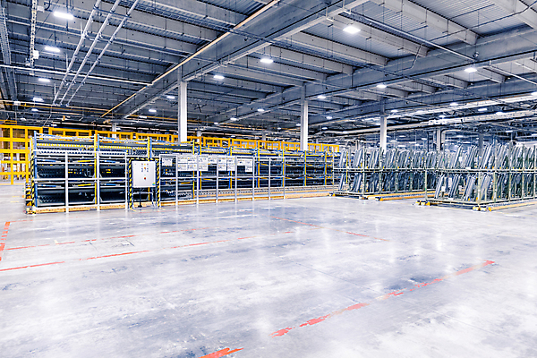 포토 JPG 해외이미지 식물 산업 공장 자동차 새로움 선반 프레임 실내 사람없음 내부 상점 금속 기계 장비 과학기술 제조 상품 주식 가득함 묘사 창고 수납 무거움 분배 철강 공급 많음 해외202309 해외포토 육상교통 가구 컨셉 공업 재질 기술 금융 무게 파일형식