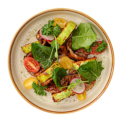 포토 JPG 해외이미지 접시 음식 채소 부분 탁자 육류 요리 사람없음 식당 식사 샐러드 소고기 그릴 굽기 메뉴 흰배경 점심식사 고립 송아지고기 주키니 맛있는 해외202309 해외포토 식기 가구 백그라운드 식재료 주방용품 상점 흰색 구이 파일형식