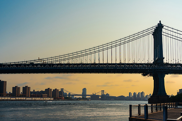 포토 JPG 해외이미지 건축양식 새로움 파노라마 사람없음 가로 물 강 도시풍경 태양 일출 미국 황혼 새벽 도시 도심 뉴욕 동쪽 스카이라인 맨해튼 명승지 브루클린 해외202309 해외포토 자연요소 건축 컨셉 북아메리카 촬영기법 풍경 노을 일몰 방향 파일형식