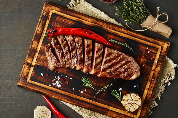 포토 JPG 해외이미지 접시 음식 조각 백그라운드 다이어트 채소 도마 육류 돼지고기 스테이크 요리 사람없음 빨간색 식사 저녁식사 소고기 튀김 닫기 중앙 그릴 자르기 먹기 메뉴 냅킨 브런치 대리석 레시피 후추 양고기 로즈메리 점심식사 백리향 송아지고기 해외202309 해외포토 식기 컬러 식재료 재료 모션 주방용품 서양음식 건강 허브 향신료 파일형식