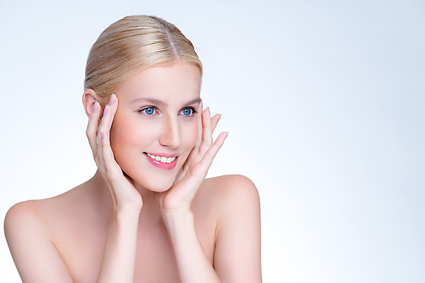 포토 JPG 해외이미지 응시 여자 한명 미소 상반신 성인 뷰티 꽃받침 성인여자한명만 해외202309 해외포토 1 시선 표정 사람 손짓 여자한명만 성인여자만 파일형식