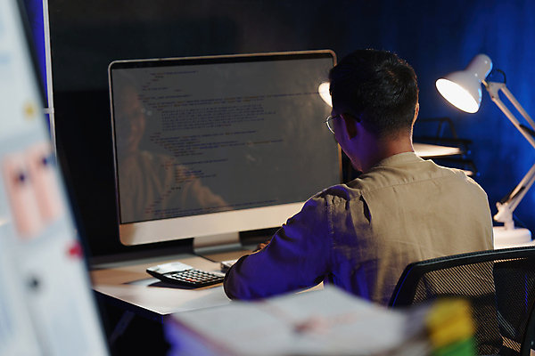 포토 JPG 해외이미지 백인 직업 라이프스타일 여자 남자 백그라운드 컨셉 비즈니스 통신 탁자 모바일 스트레스 주택 직장 피곤 한명 사람 앉기 동양인 성인 노트북 스마트폰 컴퓨터 사무실 어둠 도시 시간 업무 비즈니스맨 비즈니스우먼 좌절 야간 종업원 사이버 책상 경영자 문제 야근 경영 넘어짐 마감 해외202309 해외포토 자연요소 서양인 1 감정 가구 회사 모션 인종 건물 생활 전자제품 핸드폰 스마트기기 작업 직장인 리더 파일형식