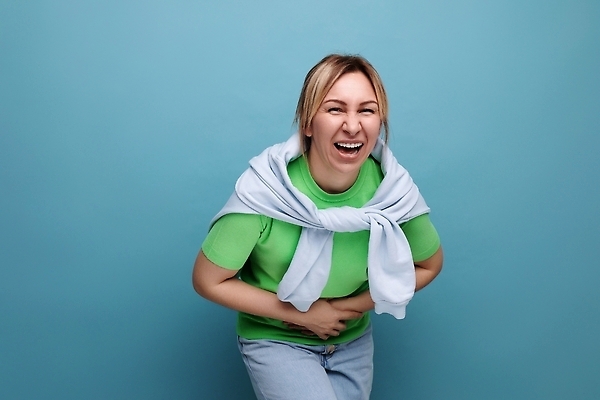 포토 JPG 해외이미지 모델 1 라이프스타일 헤어스타일 응시 여자 행복 얼굴 백그라운드 비즈니스 실내 한명 사람 성인 뷰티 유행 카메라 표현 긍정 고립 해외202309 해외포토 시선 감정 컨셉 내부 생활 신체부위 전자제품 파일형식