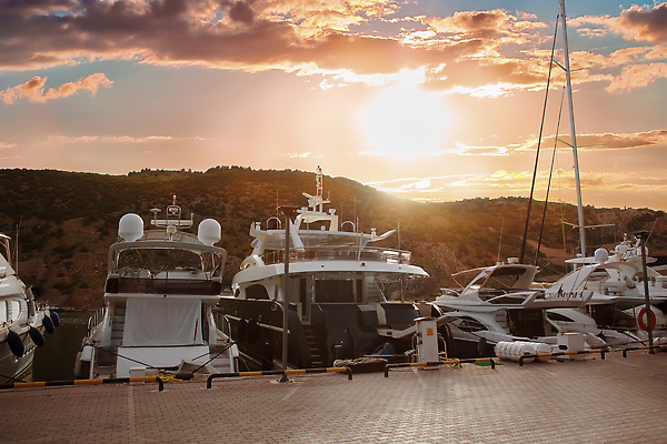 포토 JPG 해외이미지 유럽 스포츠 바다 여행 요트 교통시설 자연 하늘 휴가 항해 사람없음 야외 물 파란색 뷰티 반사 항구 일몰 흰색 만 보트 고급 저녁 크루즈 지중해 정박 방파제 함선 모터보트 포트 모터 해외202309 해외포토 자연요소 공공시설 나라 컬러 교통 컨셉 배_교통 노을 야간 시설 생태계 파일형식