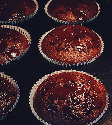 포토 JPG 해외이미지 디저트 사람없음 달콤 컵케이크 포장지 머핀 초콜릿머핀 해외202309 해외포토 음식 빵 포장 케이크 맛 파일형식