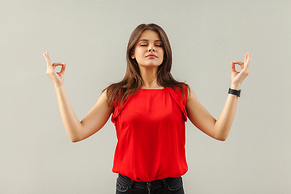 포토 JPG 해외이미지 백인 학생 여자 선 스포츠 포즈 요가 회색배경 휴식 노동자 갈색머리 실내 한명 서기 사람 빨간색 뷰티 평화 건강관리 화목 비즈니스우먼 호흡 집중 명상 경영자 고립 단절 심각 아사나자세 해외202309 해외포토 서양인 직업 1 헤어스타일 웰빙 컬러 백그라운드 컨셉 비즈니스 모션 건강 관리 내부 회색 요가자세 직장인 리더 파일형식