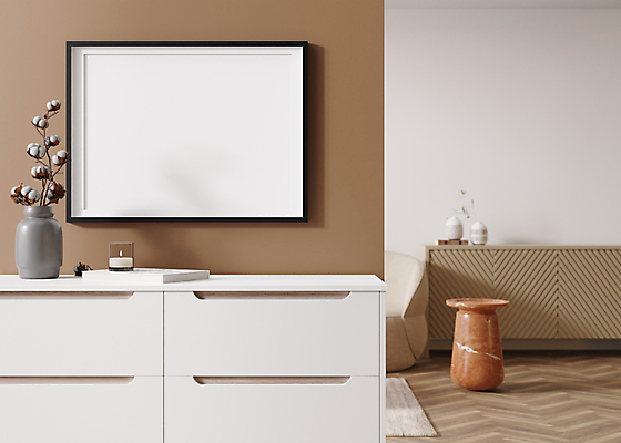 포토 JPG 해외이미지 액자 초 탁자 실내 사람없음 책 인테리어 꽃병 카펫 공간 서랍장 나무바닥 목업 목화솜 카피스페이스 해외202309 해외포토 디자인 꽃 가구 바닥 내부 공백 솜 파일형식