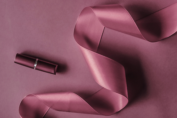 포토 JPG 해외이미지 리본 사람없음 뷰티 보라색 화장품 립스틱 오브젝트 해외202309 해외포토 컬러 파일형식