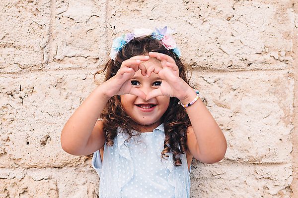 포토 JPG 해외이미지 백인 여학생 여자 행복 감정 얼굴 어린이 장난 놀이 한명 미소 사람 뷰티 기쁨 표현 유머 찡그림 긍정 바보 해외202309 해외포토 서양인 1 학생 컨셉 표정 신체부위 파일형식