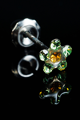 포토 JPG 해외이미지 모양 여자 백그라운드 장신구 실내 선물 사랑 사람없음 장식 빛 뷰티 유행 금속 귀걸이 검은색 바위 흰색 반지 원형 화려 황금 고급 우아함 은색 큼 크리스탈 보석 오브젝트 귀 다이아몬드 고립 백금 해외202309 해외포토 도형 감정 컬러 컨셉 재질 사람 내부 신체부위 돌_바위 크기 광석 파일형식