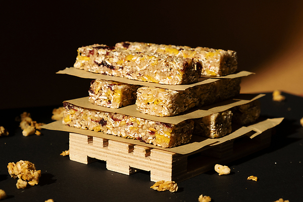 포토 JPG 해외이미지 사람없음 갈색 쌓기 견과류 부스러기 에너지바 그래놀라 글루텐프리 해외202309 해외포토 음식 컬러 모션 파일형식