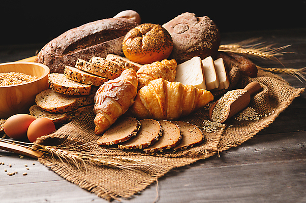 포토 JPG 해외이미지 전통 음식 백그라운드 건강 종류 요리 사람없음 목재 뷰티 갈색 주방 검은색 식사 어둠 빵집 껍질 흰색 시골 신선 황금 맛 아침식사 바게트 낟알 시리얼 밀 굽기 먹기 유기농 레이아웃 슬라이스 반죽 롤 밀가루 버터 덩어리 프랑스어 번 수수 제빵사 탄수화물 페스츄리 핸드메이드 많음 맛있는 해외202309 해외포토 나무 직업 문자 웰빙 빵 컬러 컨셉 재료 모션 곡류 상점 가루 구이 파일형식