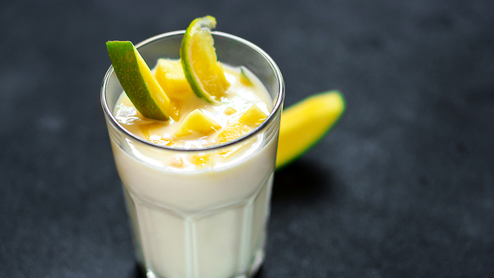 포토 JPG 해외이미지 전통 음료 음식 다이어트 디저트 건강 요리 사람없음 파티 주스 봄 우유 추위 흰색 신선 칵테일 항아리 달콤 아침식사 인도인 먹기 크림 향신료 상쾌 유기농 망고 비타민 요거트 쉐이크 떨림 스무디 요구르트 이국적 채식주의자 해외202309 해외포토 외국인 웰빙 계절 감정 컬러 모션 유제품 주류 동양인 이벤트 식사 도자기 맛 열대과일 채식 영양소 향미료 파일형식