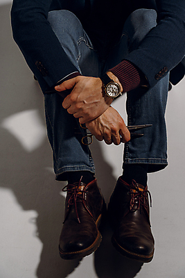 포토 JPG 해외이미지 백인 모델 직업 1 라이프스타일 손 남자 얼굴 포즈 셔츠 생각 비즈니스 성공 실내 한명 서기 사람 정장 성인 뷰티 유행 검은색 어둠 흰색 비즈니스맨 경영자 외과 심각 스타일 유일 해외202309 해외포토 서양인 옷 컬러 컨셉 상의 의학 모션 병원 내부 생활 신체부위 직장인 리더 파일형식