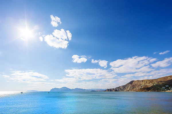 포토 JPG 해외이미지 실루엣 바다 여행 백그라운드 자연 하늘 산 파노라마 사람없음 야외 물 햇빛 태양 뷰티 만 보트 함선 수평선 산맥 해외202309 해외포토 자연요소 배_교통 촬영기법 생태계 파일형식