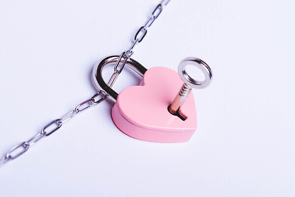 포토 JPG 해외이미지 라이프스타일 커플 딸 행복 종이 아들 어린이 데이트 가족 관계 엄마 남편 휴가 함께함 사랑 사람 사람없음 뷰티 슬픔 흰색 아내 날짜 아빠 충돌 문제 붕괴 다리찢기 격파 고립 단절 우울증 위기 이혼 해외202309 해외포토 감정 컬러 컨셉 모션 생활 질병 파일형식