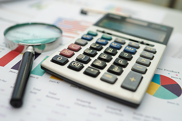 포토 JPG 해외이미지 종이 돈 회사 비즈니스 통계 성공 돋보기 그래프 사람없음 금융 경제 스터디 숫자 반사 쌓기 동전 자료 거래 정보 성장 바 수학 뉴스 시장 주식 큼 분석 보고서 문서 공유 회계 개발 경영 수입 해외202309 해외포토 문자 컨셉 교과목 모션 학습 재산 크기 파일형식