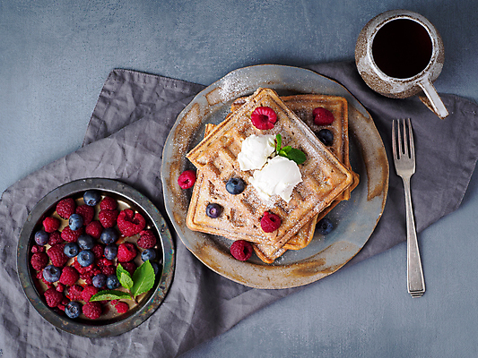 포토 JPG 해외이미지 접시 포크 사람없음 커피잔 민트 벨기에 베리 와플 크림치즈 해외202309 해외포토 식기 커피 과일 디저트 잔 치즈 허브 서유럽 파일형식