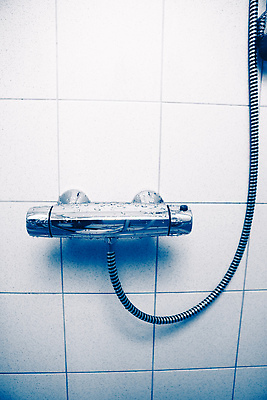 포토 JPG 해외이미지 벽 백그라운드 호텔 추상 산 주택 따뜻함 건강 안전 사람없음 세로 물 경제 파란색 빛 금속 스파 젖음 추위 욕실 물방울 신선 바 뜨거움 위생 씻기 믹서 오브젝트 공학 샤워실 해외202309 해외포토 자연요소 교육 컬러 무늬 재질 숙소 건물 청결 샤워시설 파일형식