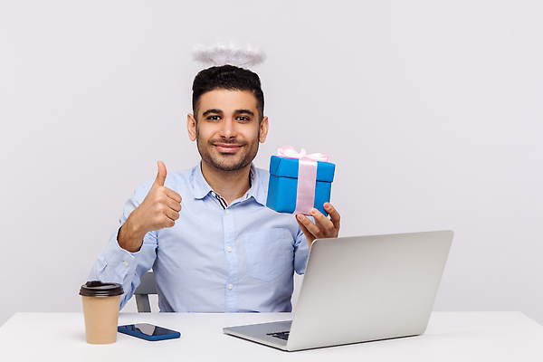 포토 JPG 해외이미지 직업 기념일 행복 비즈니스 중동 성공 휴가 천사 직장 실내 선물 한명 미소 사람 동양인 노트북 상자 사무실 놀람 축하 인사 잡기 우승 업무 비즈니스맨 생일 인도인 종업원 동료 히스패닉 승진 공유 후광 기부 고립 보너스 승자 이란 튀르키예 해외202309 해외포토 외국인 1 남자 감정 나라 아시아 컨셉 회사 관계 모션 표정 인종 이벤트 내부 전자제품 빛 예절 최고 작업 직장인 파일형식