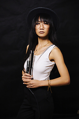 포토 JPG 해외이미지 모델 라이프스타일 옷 여자 행복 백그라운드 한명 사람 동양인 성인 뷰티 유행 우주 흰색 자신감 우아함 시원함 베트남 스타일 해외202309 해외포토 1 감정 컬러 컨셉 인종 생활 동남아시아 파일형식