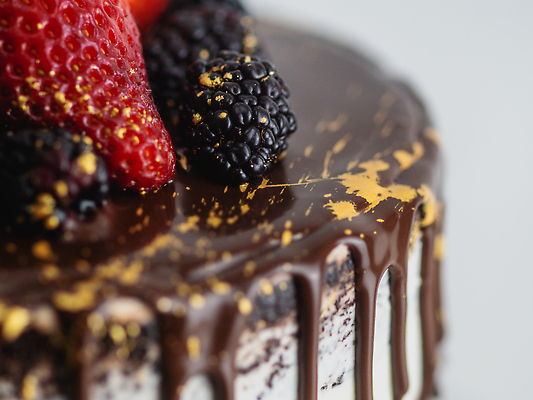 포토 JPG 해외이미지 열매 음식 과일 딸기 휴가 디저트 기념 기술 실내 발렌타인데이 요리 이벤트 사람없음 장식 과자 케이크 주방 식당 빵집 젖음 흐름 축하 생일 닫기 N 떨어짐 실크 컵케이크 굽기 먹기 크림 머핀 토핑 반투명 접수 프로스팅 중소기업 해외202309 해외포토 식물 알파벳 기념일 빵 컨셉 회사 모션 데이이벤트 내부 상점 직물 구이 제빵 파일형식