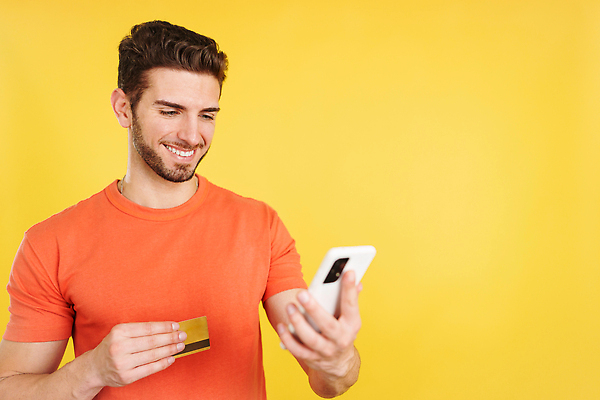 포토 JPG 해외이미지 백인 행복 인터넷 통신 모바일 실내 한명 금융 스마트폰 핸드폰 쇼핑 세일 상점 신용카드 연결 시원함 가격 사이버 무선전화기 전화기 고객 투자 상업 결제 온라인쇼핑 질서 소매 온라인 전자상거래 노란배경 예산 인터페이스 카피스페이스 비용 중소기업 접근 해외202309 해외포토 서양인 1 감정 백그라운드 회사 비즈니스 사람 내부 경제 전자제품 스마트기기 노란색 공백 예절 파일형식