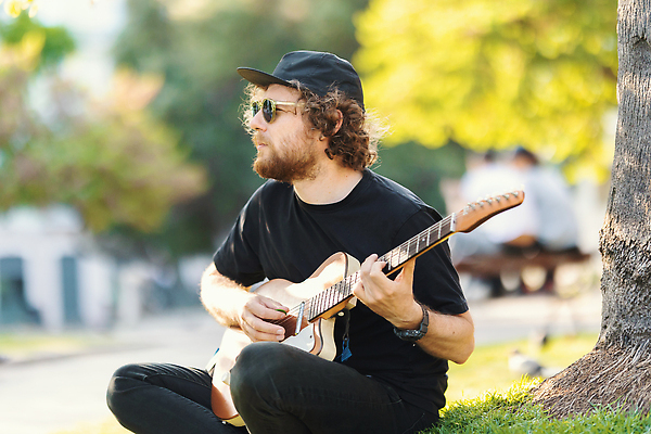 포토 JPG 해외이미지 백인 라이프스타일 남자 문화 음악 노래 놀이 거리 실내 한명 취미 야외 소리 공연 연주자 음악가 기구 기타 도시 예술가 기타리스트 뮤지컬 실행 플레이어 해외202309 해외포토 서양인 직업 1 현악기 문화예술 사람 이벤트 내부 생활 파일형식