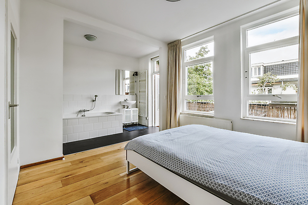 포토 JPG 해외이미지 창문 욕조 사람없음 인테리어 문 공간 거울 방 욕실 침대 커튼 세면대 해외202309 해외포토 디자인 가구 파일형식