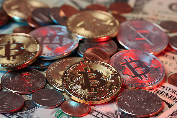 포토 JPG 해외이미지 컨셉 지폐 돈 인터넷 비즈니스 성공 사람없음 금융 경제 달러 디지털 동전 웹 유로 성장 시장 재산 황금 암호 발굴 심볼 사인 무역 투자 상업 전자 토막 계산서 구역 매각 가상 해외202309 해외포토 산업 파일형식