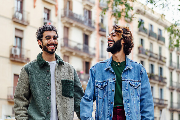 포토 JPG 해외이미지 백인 라이프스타일 커플 남자 행복 2 데이트 휴식 수염 함께함 관리 사랑 미소 웃음 사람 성인 야외 두명 가로 여행객 우정 기쁨 낭만 자유 잡기 도시 결합 유혹 히스패닉 동성애자 해외202309 해외포토 서양인 감정 컨셉 관계 모션 표정 생활 친구 파일형식 성소수자